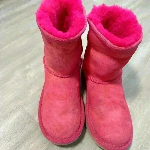UGG CLASSIC SHORT MAGENTA PINK raspberry BOOTS SIZE 4 - Picture 2 of 6